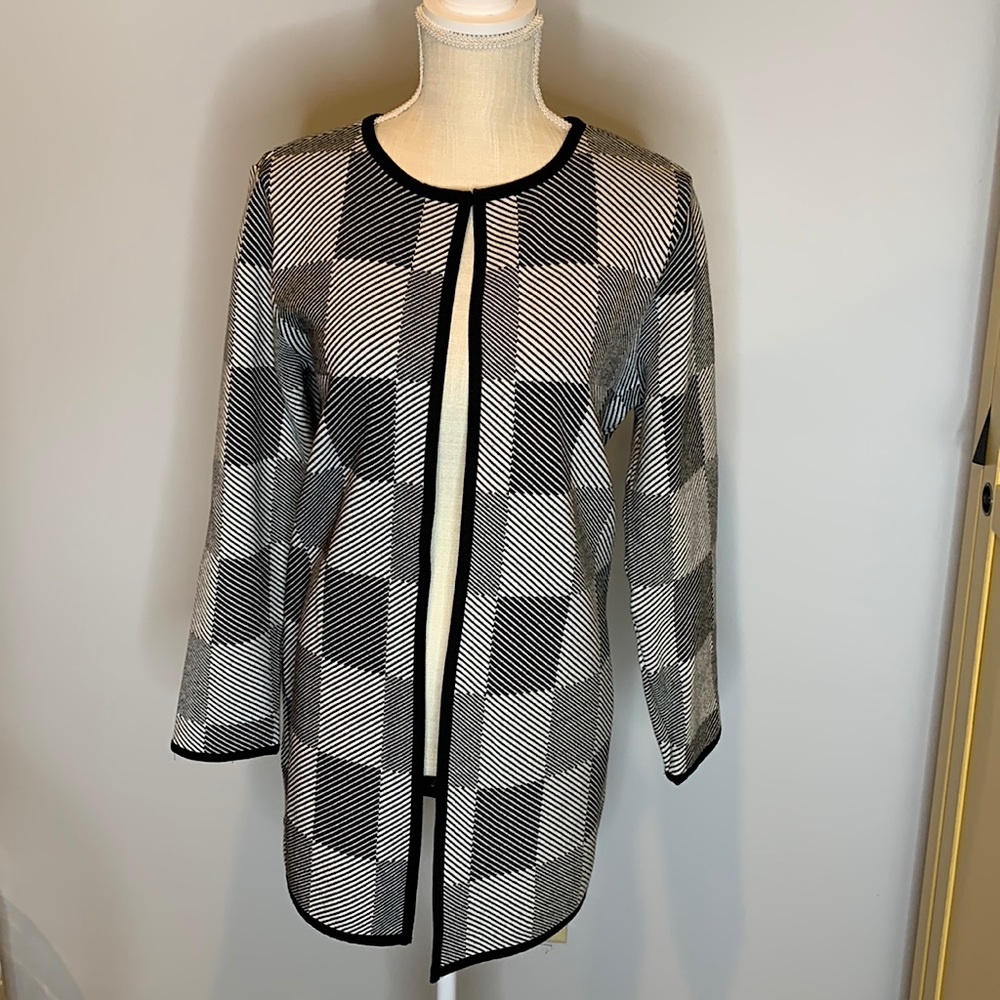 EUC Chico’s sweater. SZ 1  equates to Sz10-12.